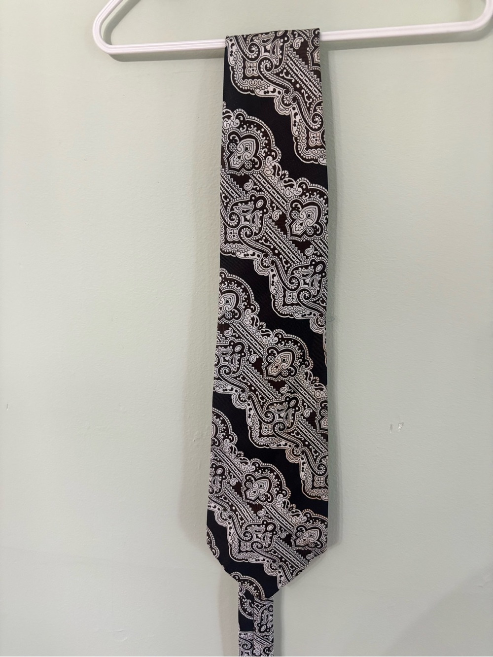 Vintage 1970s Givenchy White Paisley Men's Tie